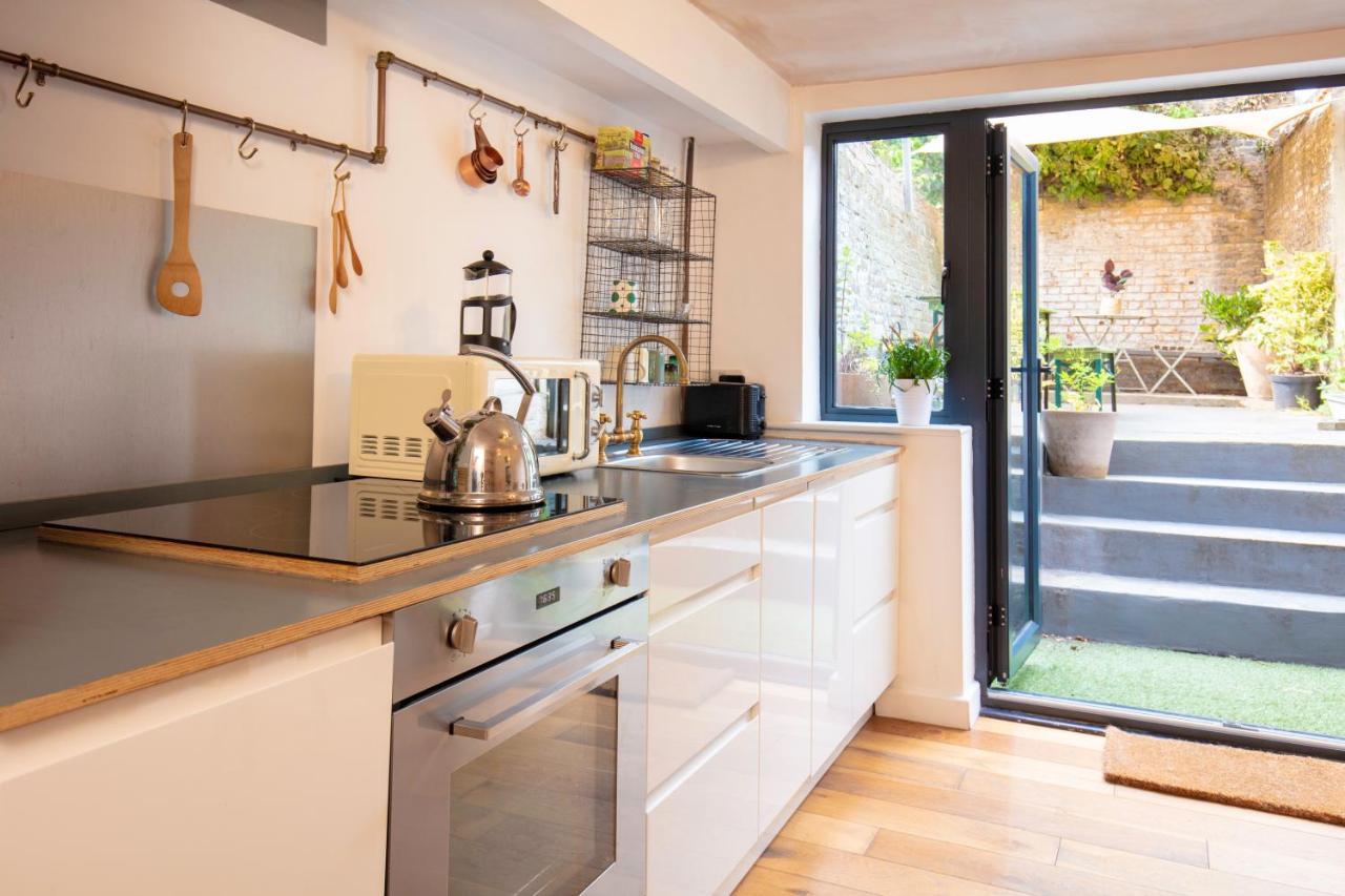 Modern Flat With King Bed, Garden & Outdoor Dining Leilighet London Eksteriør bilde