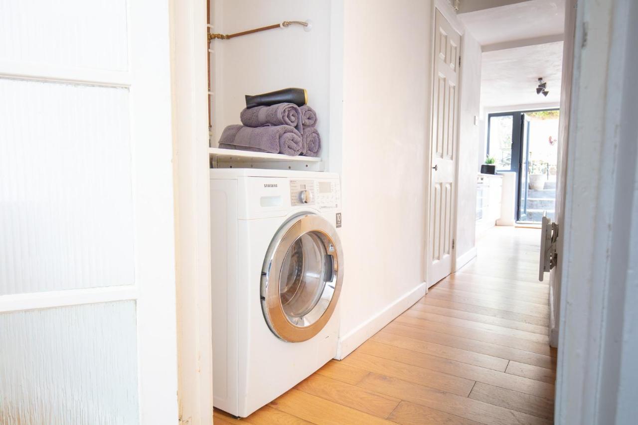 Modern Flat With King Bed, Garden & Outdoor Dining Leilighet London Eksteriør bilde